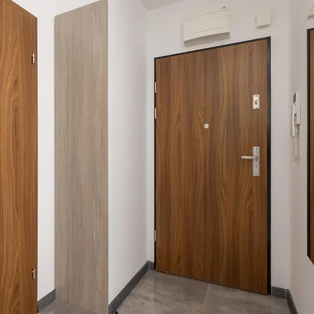 W Spokojnej Okolicy Z Parkingiem By Renters Apartment Krakau
