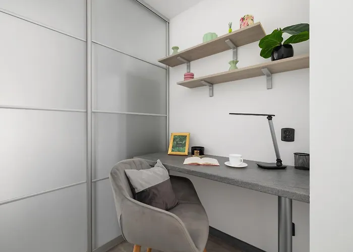 W Spokojnej Okolicy Z Parkingiem By Renters